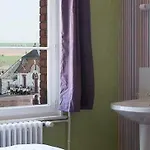 Entre Nous Hotel 2*
